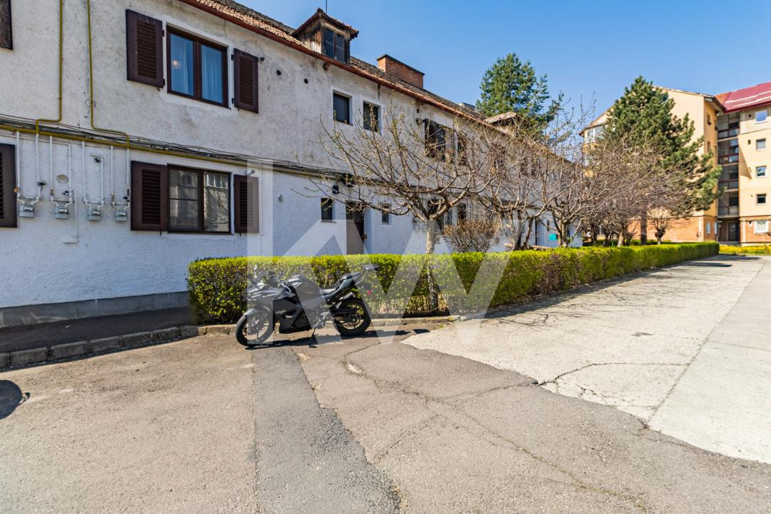 Garsonieră spatioasa - 48mp utili - Pietonala Racadau - parcare+gradina