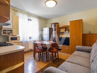 Garsonieră spatioasa - 48mp utili - Pietonala Racadau - parcare+gradina