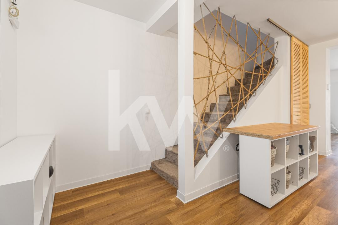 Vânzare casă 4 camere, 2 băi, Cartier Izvor