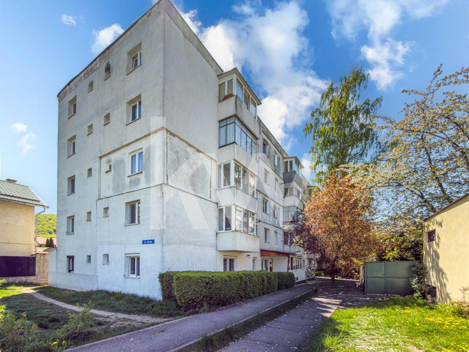 Apartament cu doua camere mobilat-utilat,  cu priveliste catre munte