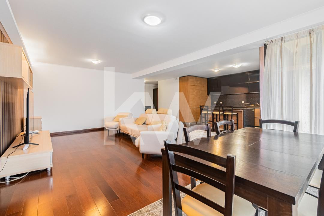 Închiriere apartament 4 camere, acces la parcare cu barieră, strada De Mijloc