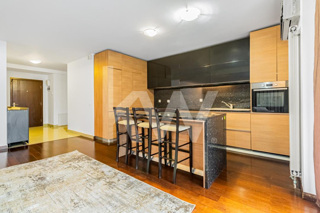 Închiriere apartament 4 camere, acces la parcare cu barieră, strada De Mijloc
