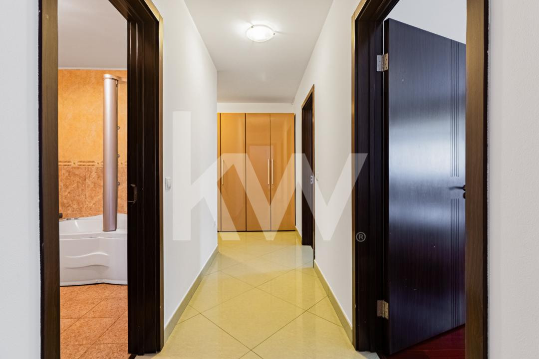 Închiriere apartament 4 camere, acces la parcare cu barieră, strada De Mijloc