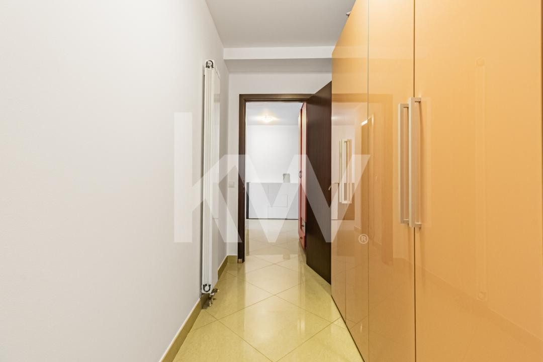 Închiriere apartament 4 camere, acces la parcare cu barieră, strada De Mijloc