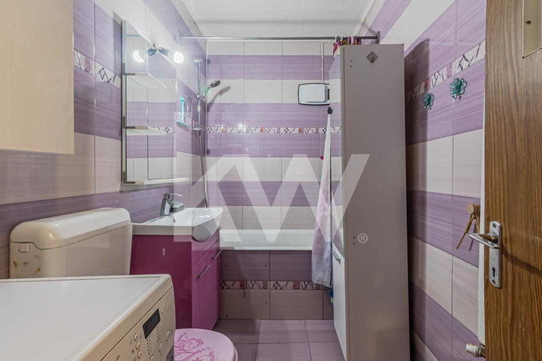 Vânzare apartament cu 3 camere, decomandat, mobilat și utilat - Zona Florilor