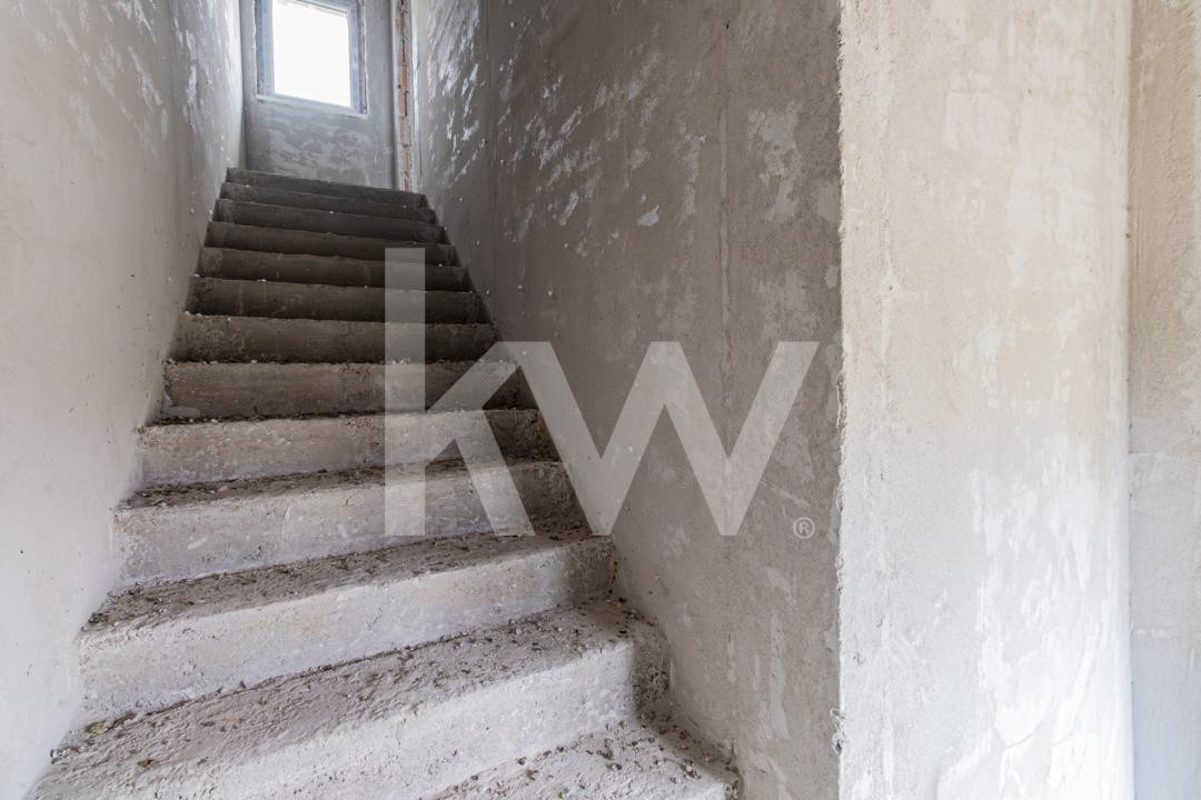 Casa singur in curte, la rosu, Izvor, Comision 0%
