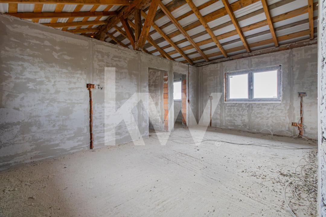 Casa singur in curte, la rosu, Izvor, Comision 0%