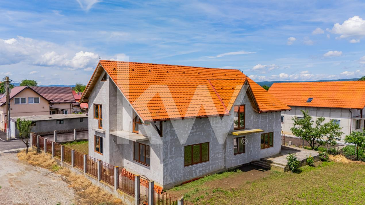 Casa cu 7 camere, 224 mp utili, teren 1000 mp | Feldioara 