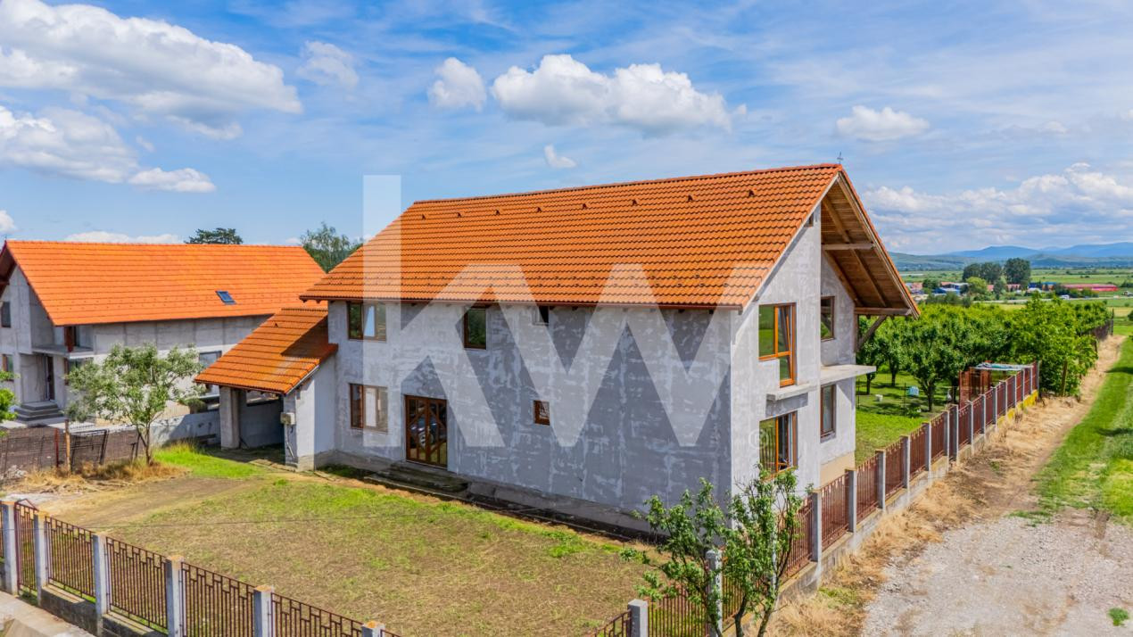 Casa cu 7 camere, 224 mp utili, teren 1000 mp | Feldioara 