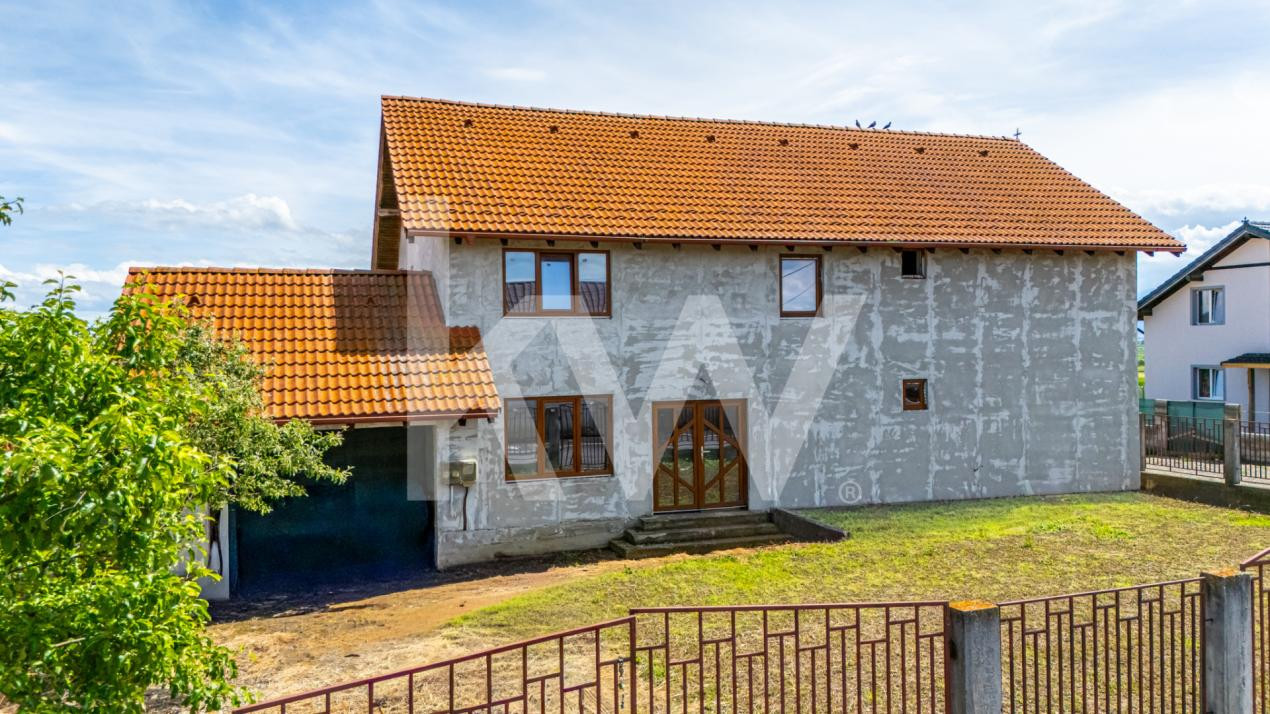 Casa cu 7 camere, 224 mp utili, teren 1000 mp | Feldioara 