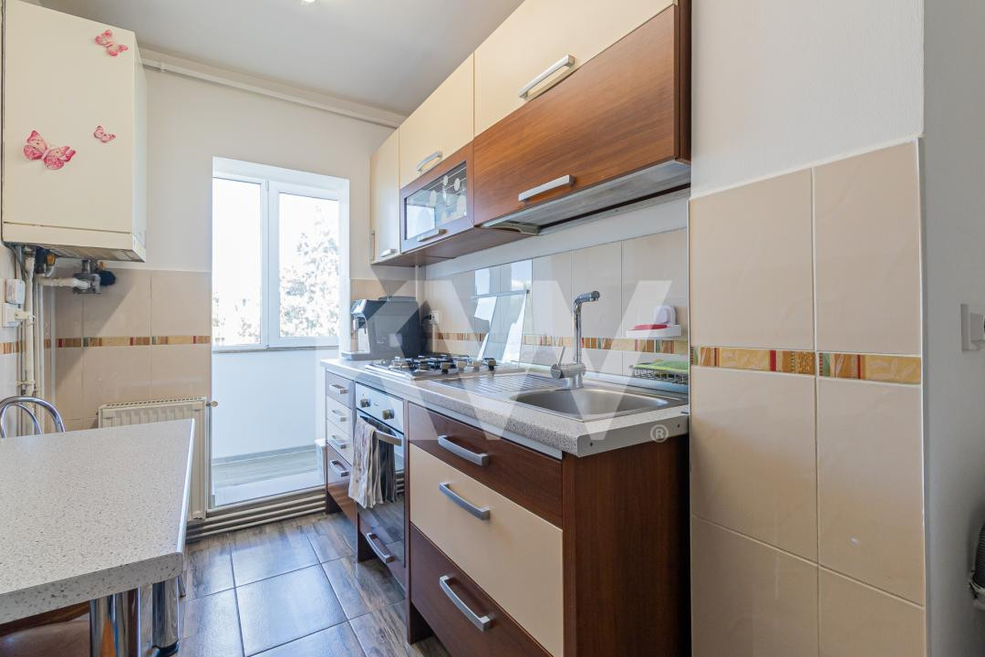 Vânzare apartament cu 3 camere, decomandat - strada Codrul Cosminului