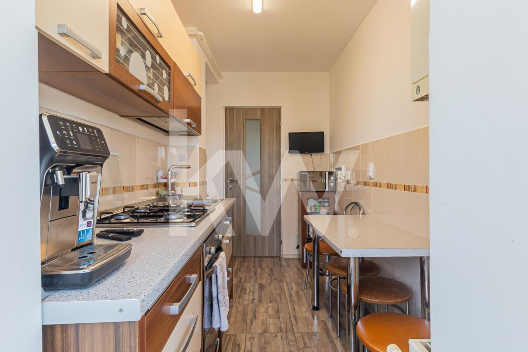 Vânzare apartament cu 3 camere, decomandat - strada Codrul Cosminului
