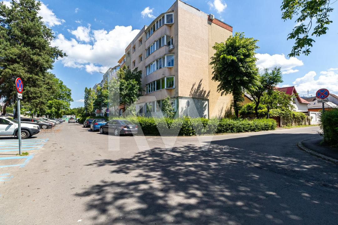 Vânzare apartament cu 3 camere, decomandat - strada Codrul Cosminului