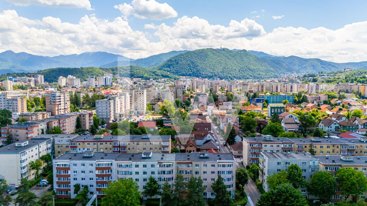 Vânzare apartament cu 3 camere, decomandat - strada Codrul Cosminului