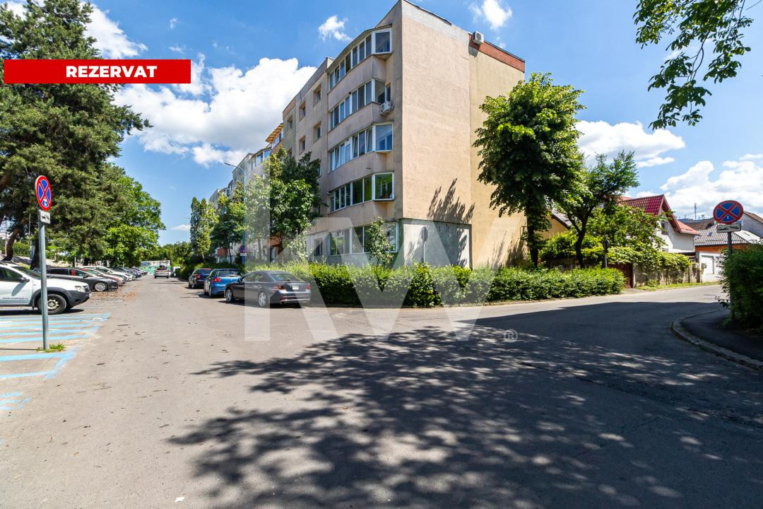 REZERVAT - Vânzare apartament cu 3 camere, decomandat - strada Codrul Cosminului