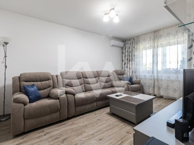 Vânzare apartament cu 3 camere, decomandat - strada Codrul Cosminului