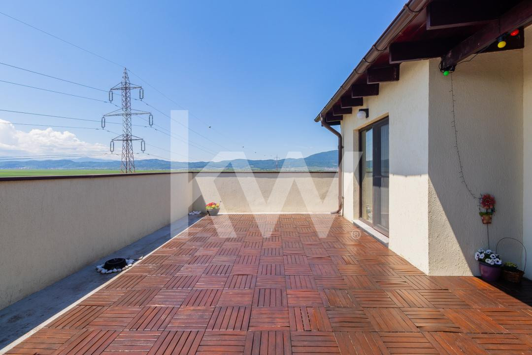 Vânzare apartament cu 3 camere, terasă de 34 mp, vedere panoramică - Ghimbav