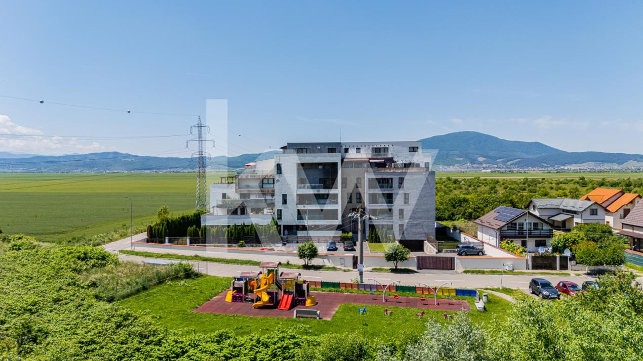 Vânzare apartament cu 3 camere, terasă de 34 mp, vedere panoramică - Ghimbav