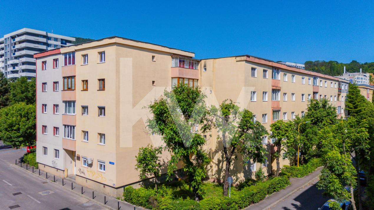 Vânzare apartament cu 3 camere, mobilat și utilat  - strada Vulturului
