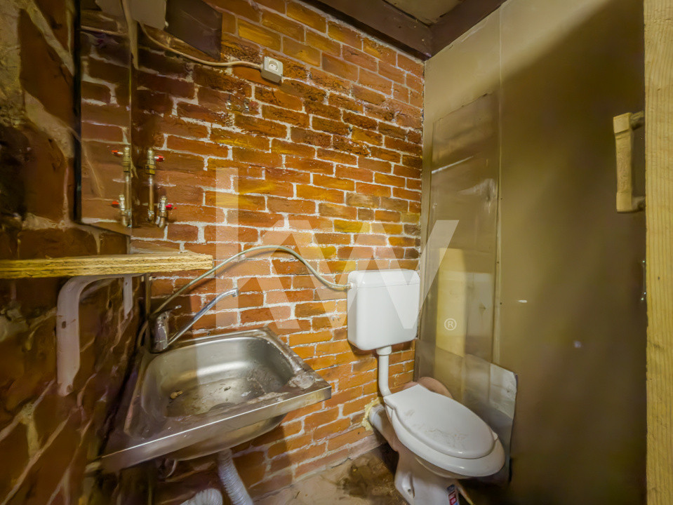 Teren intravilan 1173 mp cu utilități și cabană în Predeluț, Bran – Comision 0%
