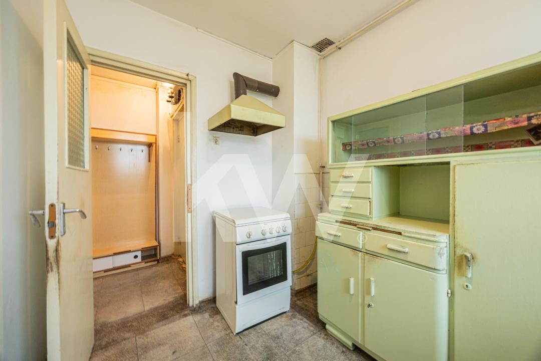 Vânzare apartament cu 4 camere - zona Calea București