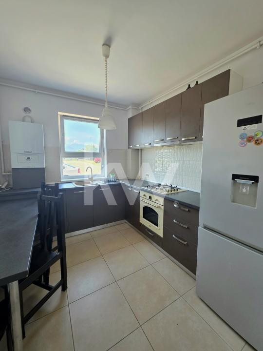 Apartament 3 camere cu parcare si grădină în Tractorul