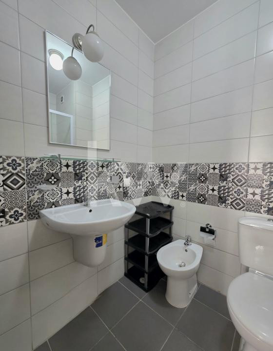 Apartament 3 camere cu parcare si grădină în Tractorul