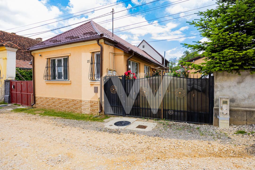 Cernatu, casă cu teren de 1000 mp
