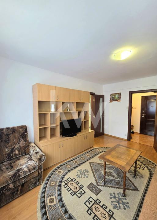 Garsoniera de inchiriat, etajul 1