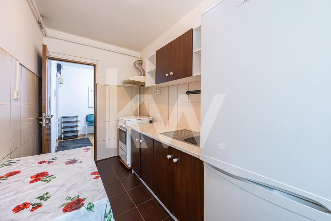 Garsonieră decomandată, 39 mp, bloc de apartamente - zona Calea București
