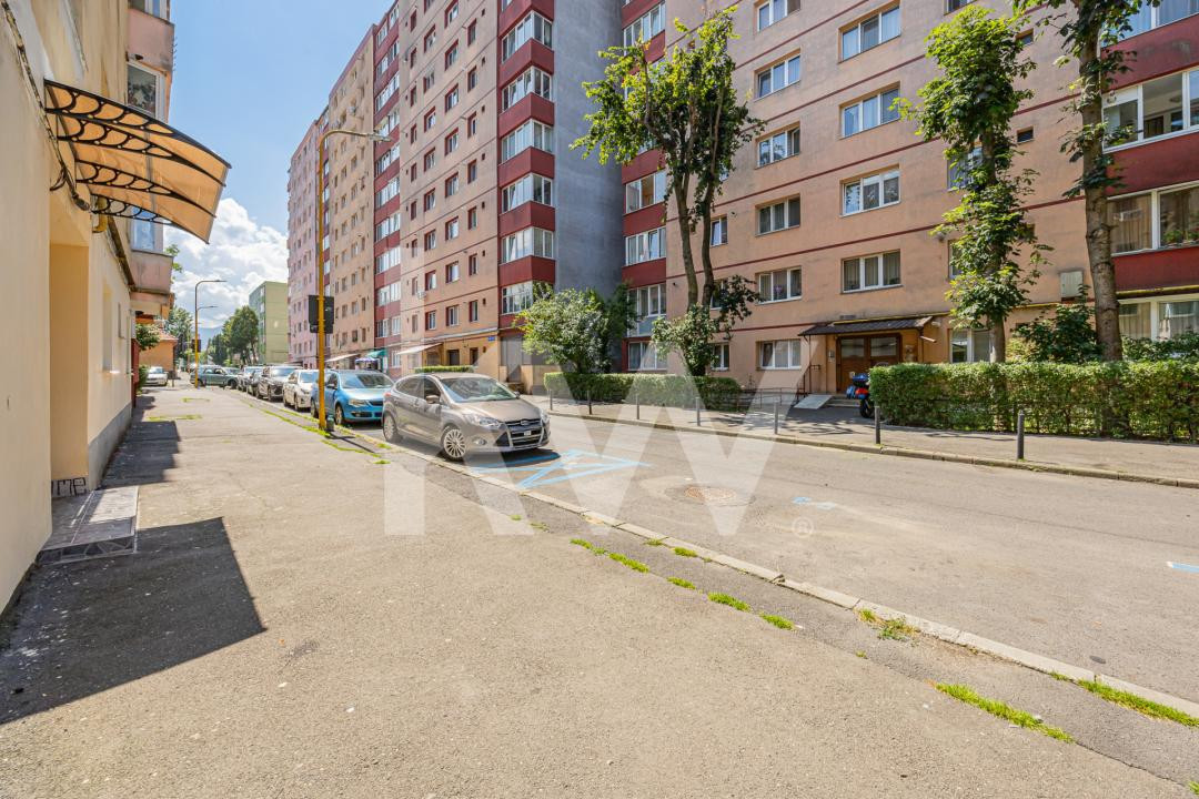 Garsonieră decomandată, 39 mp, bloc de apartamente - zona Calea București
