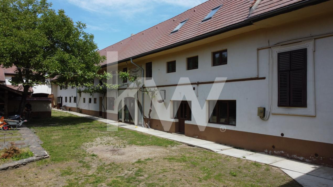 Casa saseasca, 2500 mp teren, 2 fronturi stradale – Cristian – 0% comision
