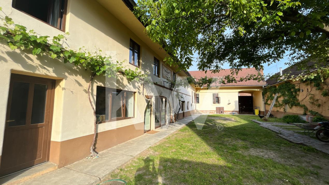 Casa saseasca, 2500 mp teren, 2 fronturi stradale – Cristian – 0% comision