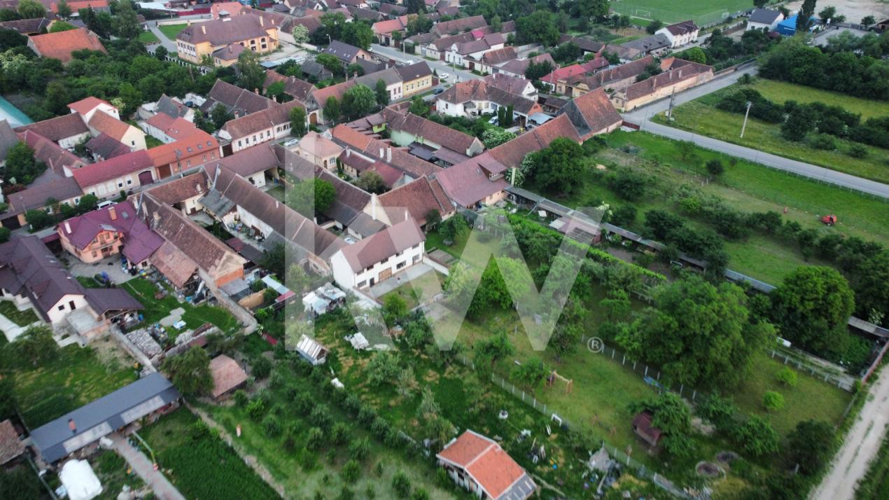 Casa saseasca, 2500 mp teren, 2 fronturi stradale – Cristian – 0% comision