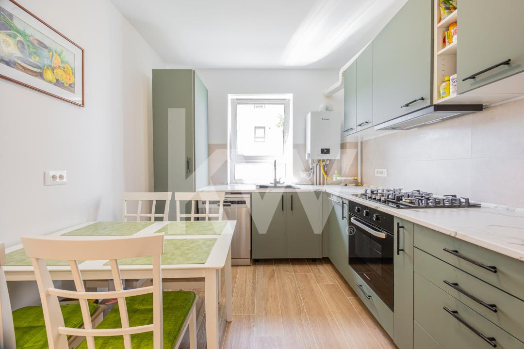 Vânzare apartament cu 3 camere, decomandat, Casa Nobel – Zona Tractorul