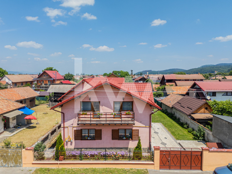 Pensiune, casa sau ambele? Proprietate unică în Râșnov, Brasov, Comision 0%