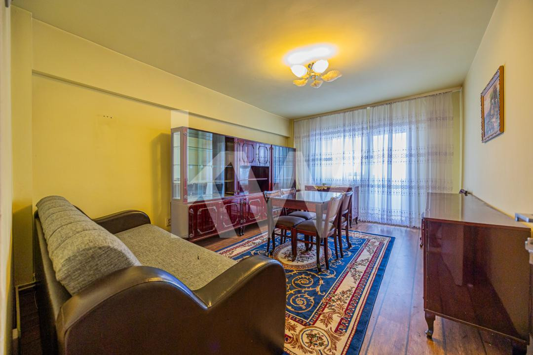 Vânzare apartament cu 2 camere,  2 balcoane, decomandat - zona Tractorul