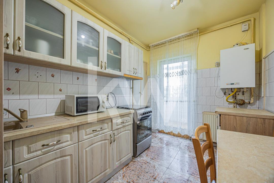 Vânzare apartament cu 2 camere,  2 balcoane, decomandat - zona Tractorul