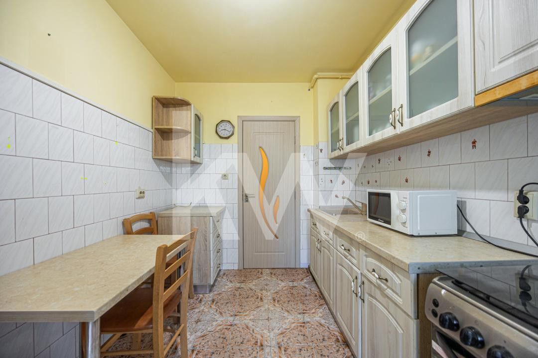 Vânzare apartament cu 2 camere,  2 balcoane, decomandat - zona Tractorul