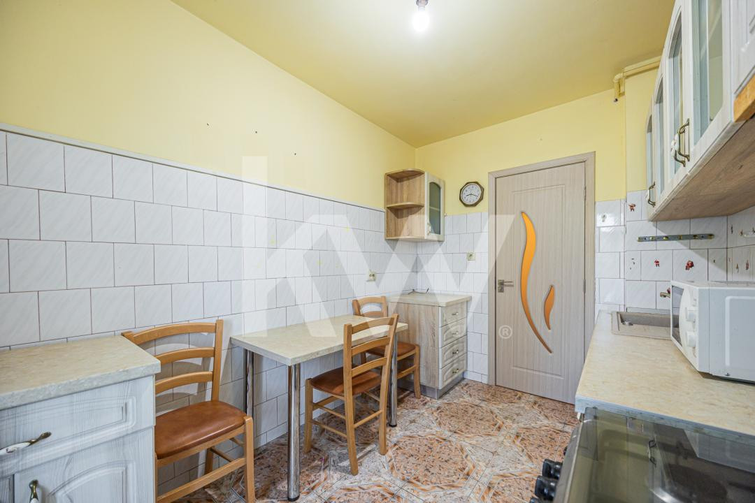 Vânzare apartament cu 2 camere,  2 balcoane, decomandat - zona Tractorul