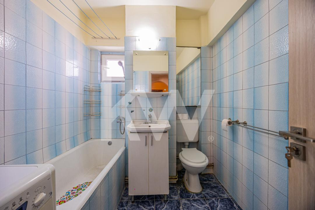 Vânzare apartament cu 2 camere,  2 balcoane, decomandat - zona Tractorul