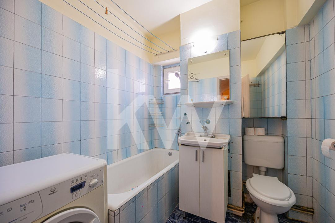 Vânzare apartament cu 2 camere,  2 balcoane, decomandat - zona Tractorul
