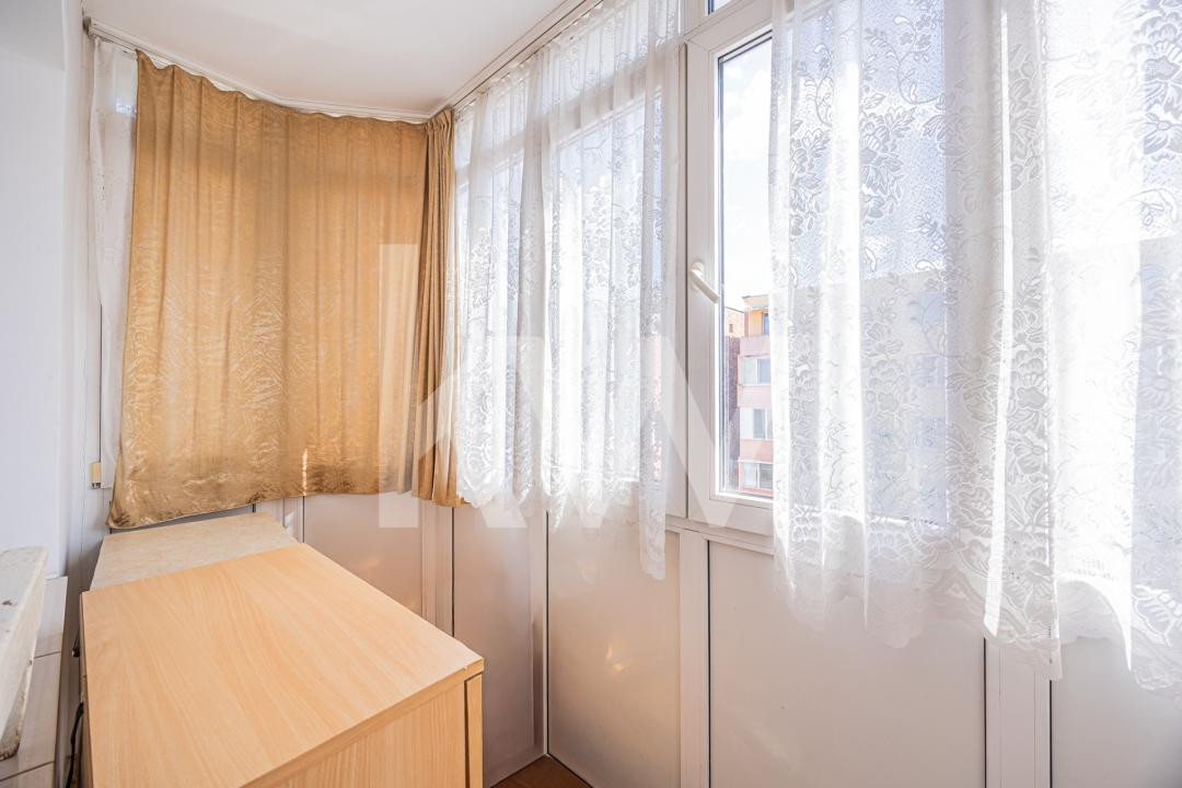 Vânzare apartament cu 2 camere,  2 balcoane, decomandat - zona Tractorul