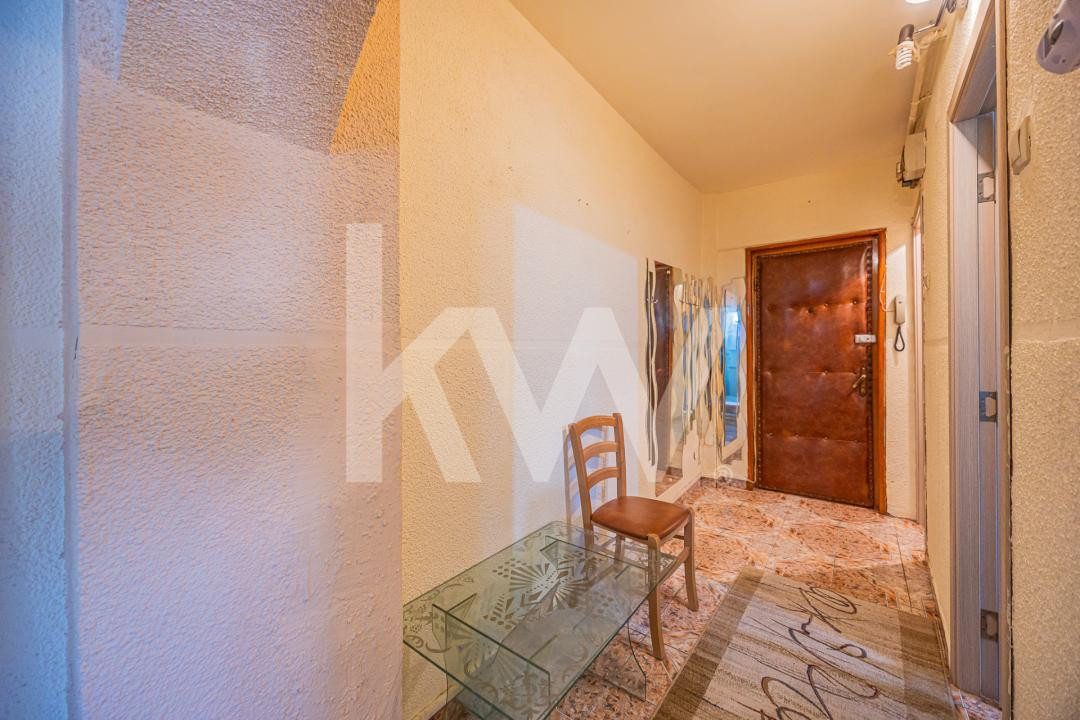 Vânzare apartament cu 2 camere,  2 balcoane, decomandat - zona Tractorul