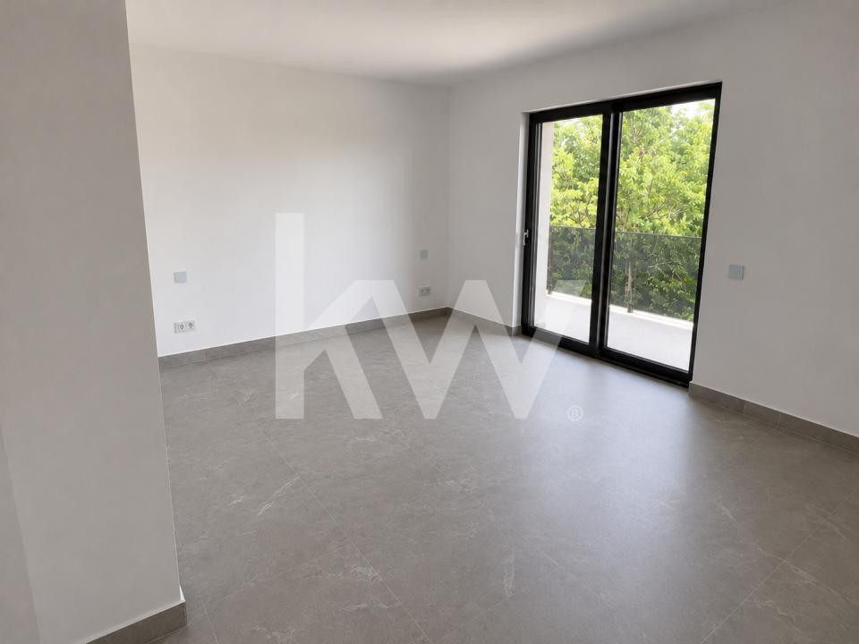 Casă inteligentă cu design modern și spațiu generos, COMISION 0%