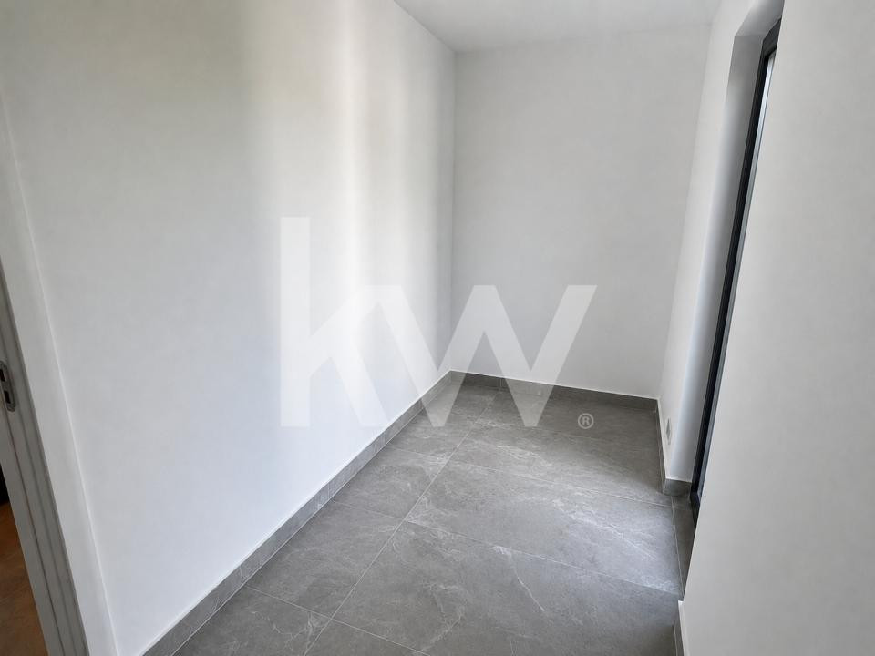Casă inteligentă cu design modern și spațiu generos, COMISION 0%