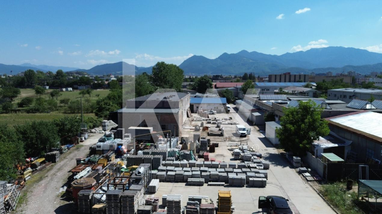 Hala industriala Uzina 2 cu teren betonat de 4500 mp