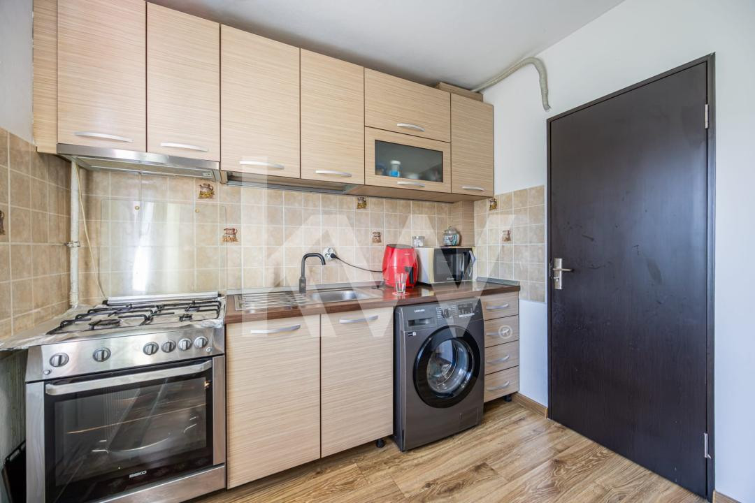 Apartament 2 camere,decomandat-Zona Tractorul