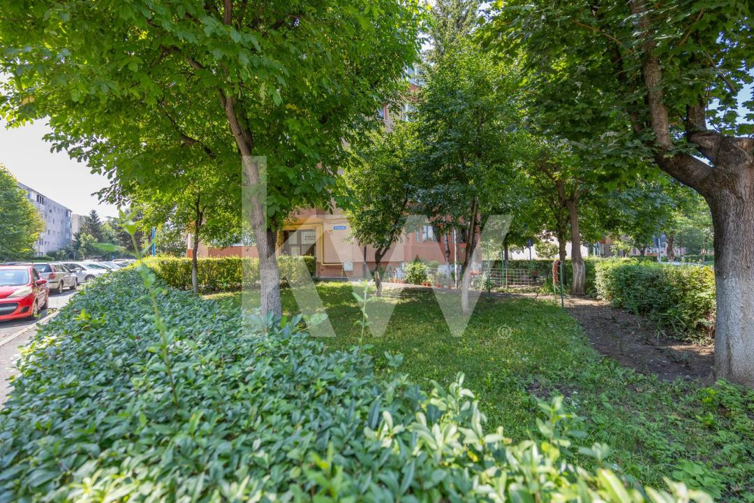 Apartament 2 camere,decomandat-Zona Tractorul