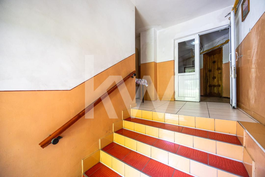 Apartament 2 camere,decomandat-Zona Tractorul
